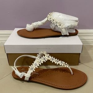 NIB Jessica Simpson Riel Flower Appliqué Flat Sandals